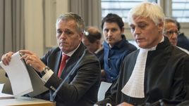 Дольф СЕГААР (справа).