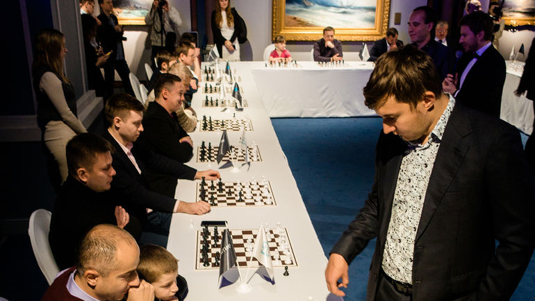 Сергей КАРЯКИН (справа). Сергей КАРЯКИН (справа).