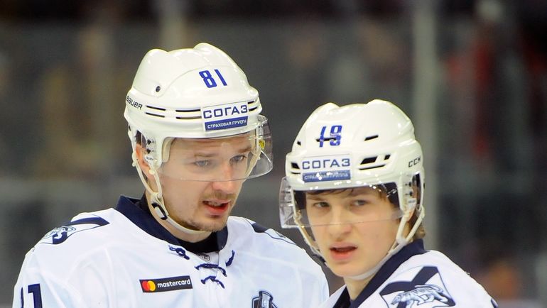 Дмитрий САЮСТОВ (81) и Владимир ТКАЧЕВ. Фото photo.khl.ru Дмитрий САЮСТОВ (81) и Владимир ТКАЧЕВ. Фото photo.khl.ru