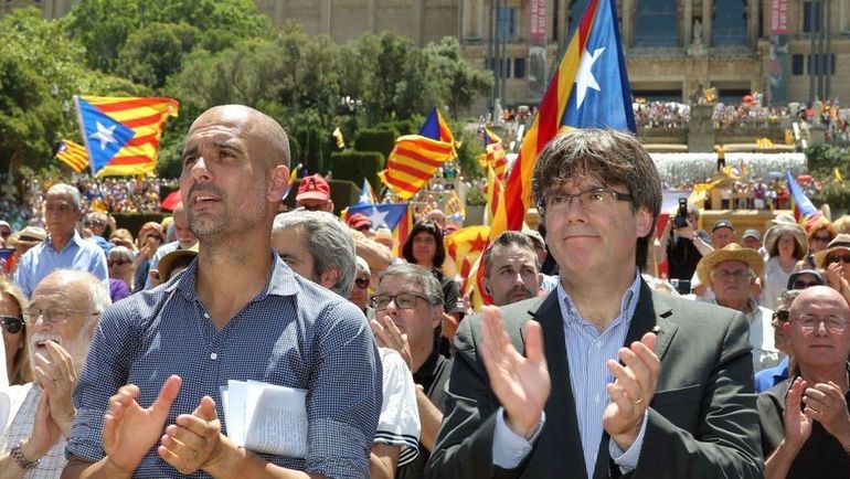 Хосеп ГВАРДЬОЛА и Карлес ПУЧДЕМОН, бывший президент Каталонии. Фото Еestatic.com Хосеп ГВАРДЬОЛА и Карлес ПУЧДЕМОН, бывший президент Каталонии. Фото Еestatic.com