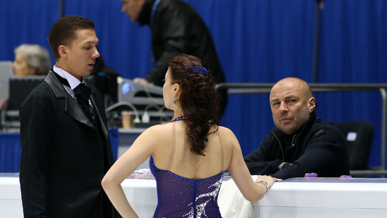 Александр ЖУЛИН (справа) с Екатериной БОБРОВОЙ и Дмитрием СОЛОВЬЕВЫМ. Фото Ольга БЕНАР Александр ЖУЛИН (справа) с Екатериной БОБРОВОЙ и Дмитрием СОЛОВЬЕВЫМ. Фото Ольга БЕНАР