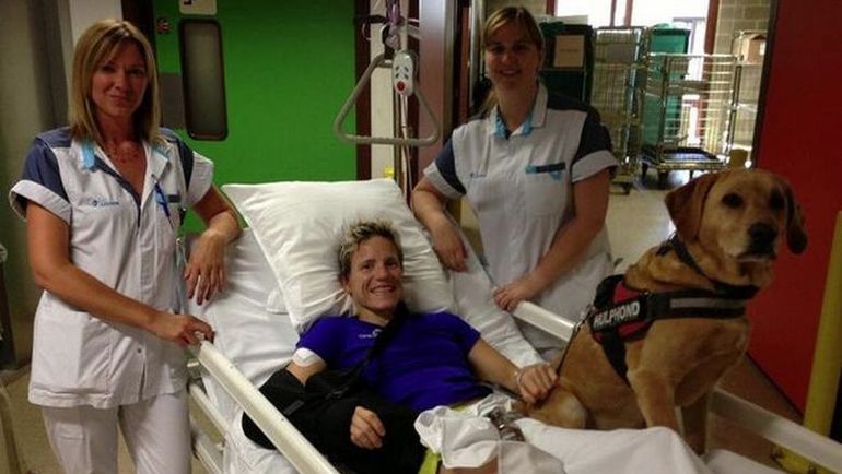 Марике ФЕРФОРТ в больнице со своей собакой. Фото Mirror Марике ФЕРФОРТ в больнице со своей собакой. Фото Mirror