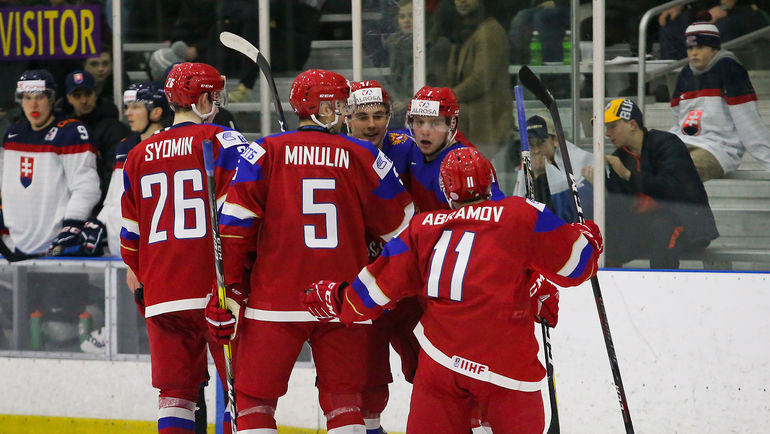 Суббота. Рочестер. Россия (мол.) - Словакия (мол.) - 3:2 Б. Контрольная игра, в которой наша молодежка сравняла счет только в самой концовке, заставила ее главного тренера серьезно поразмышлять над окончательным составом на МЧМ. Фото ФХР Суббота. Рочестер. Россия (мол.) - Словакия (мол.) - 3:2 Б. Контрольная игра, в которой наша молодежка сравняла счет только в самой концовке, заставила ее главного тренера серьезно поразмышлять над окончательным составом на МЧМ. Фото ФХР