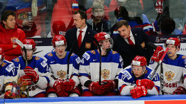 Сегодня. Баффало. Чехия - Россия - 5:4. Валерий БРАГИН (во втором ряду справа) подчеркнул, что ждет от своих игроков большего.