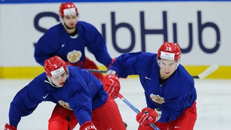 Игроки сборной России на тренировке перед второй игрой на молодежном чемпионате мира. Фото ФХР/fhr.ru Игроки сборной России на тренировке перед второй игрой на молодежном чемпионате мира. Фото ФХР/fhr.ru