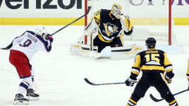 Среда. Питтсбург. "Питтсбург" – "Коламбус" – 5:4 Б. Артемий ПАНАРИН (№9) забрасывает шайбу в ворота Мэтта МЮРРЕЯ.