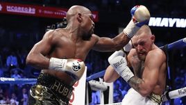 26 августа. Лас-Вегас. Флойд МЕЙВЕЗЕР (слева) и Конор МАКГРЕГОР.