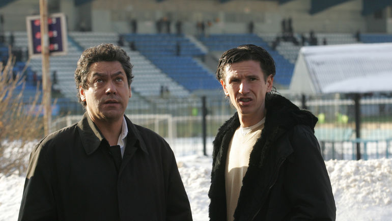 8 марта 2006 года. Москва. Капитан сборной России Алексей СМЕРТИН и его агент Паулу БАРБОЗА. Фото Александр ВИЛЬФ 8 марта 2006 года. Москва. Капитан сборной России Алексей СМЕРТИН и его агент Паулу БАРБОЗА. Фото Александр ВИЛЬФ