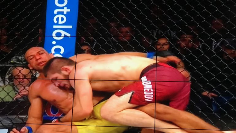 Хабиб НУРМАГОМЕДОВ - Эдсон БАРБОЗА. Хабиб НУРМАГОМЕДОВ - Эдсон БАРБОЗА.