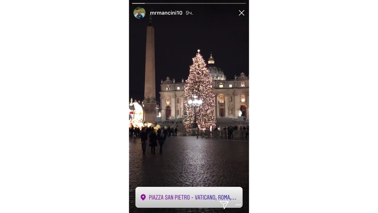 Роберто МАНЧИНИ и ватиканская елка. Фото instagram.com/ Роберто МАНЧИНИ и ватиканская елка. Фото instagram.com/
