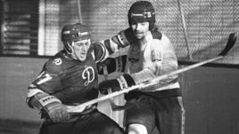 1980-е. Противостояние двух динамовцев - Олега ЗНАРКА (справа) из Риги и Зинэтулы БИЛЯЛЕТДИНОВА из Москвы.