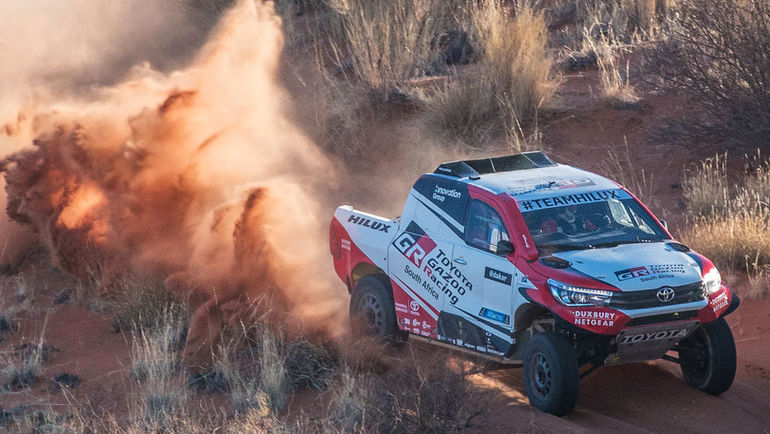 Toyota Hilux (Toyota Gazoo Racing). Toyota Hilux (Toyota Gazoo Racing).