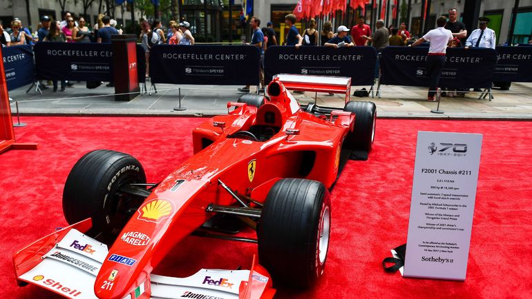 Популярность Михаэля Шумахера продолжает приносить доход его семье. Фото REUTERS Популярность Михаэля Шумахера продолжает приносить доход его семье. Фото REUTERS