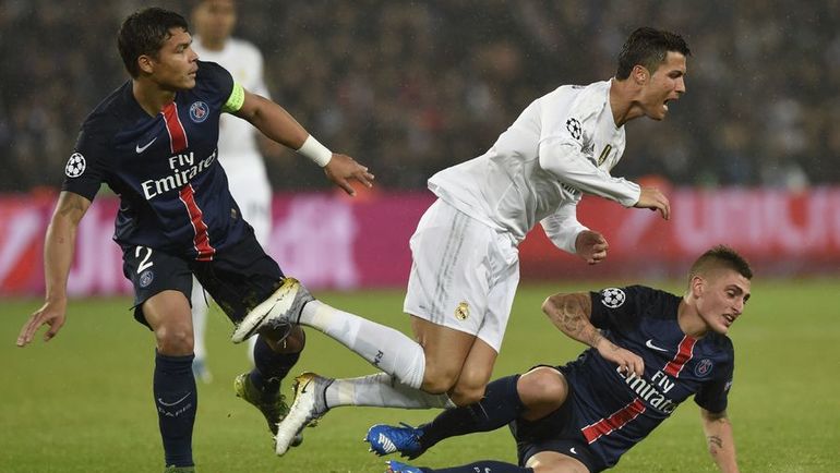 КРИШТИАНУ РОНАЛДУ (в центре), Тиагу СИЛВА (слева) и Марко ВЕРРАТТИ. Фото AFP КРИШТИАНУ РОНАЛДУ (в центре), Тиагу СИЛВА (слева) и Марко ВЕРРАТТИ. Фото AFP