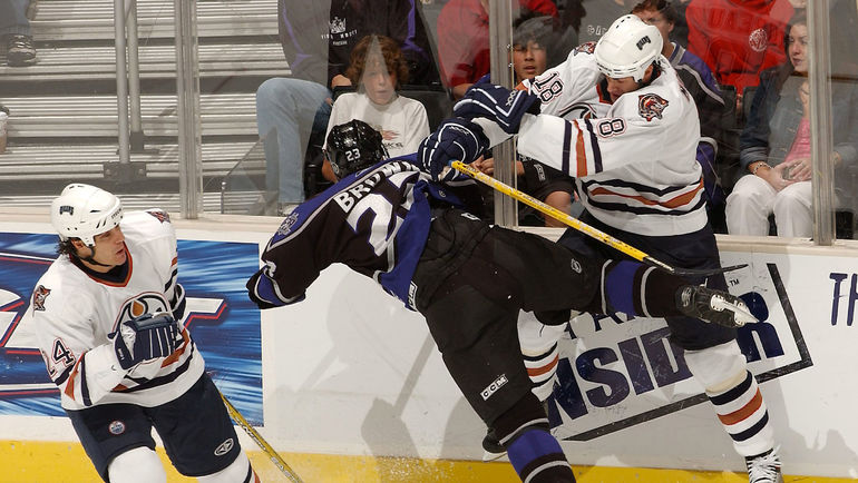 Дастин БРАУН (в центре). Фото AFP Дастин БРАУН (в центре). Фото AFP