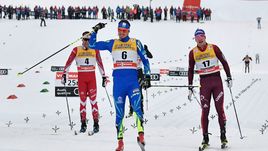 Сегодня. Валь-ди-Фиемме. Андрей ЛАРЬКОВ (справа) финиширует вслед за Алексеем ПОЛТОРАНИНЫМ (в центре) и впереди Алекса ХАРВИ.