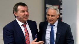 Олег ЗНАРОК (слева) и Зинэтула БИЛЯЛЕТДИНОВ отказались от участия в Матче звезд в этом сезоне.