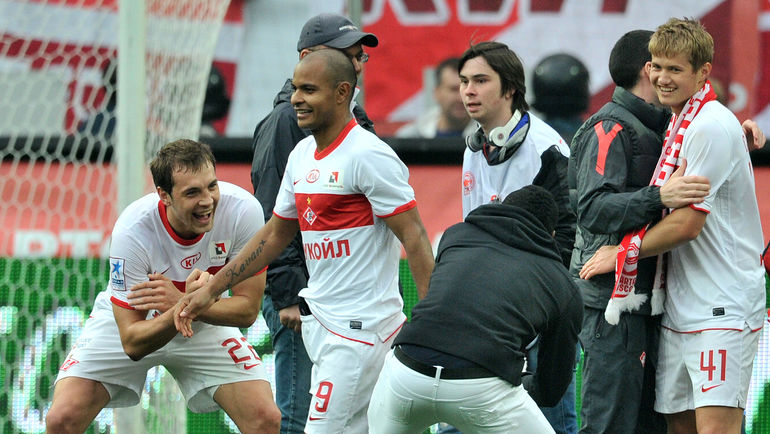 Артем ДЗЮБА, АРИ и Владимир ОБУХОВ. Фото Алексей ИВАНОВ Артем ДЗЮБА, АРИ и Владимир ОБУХОВ. Фото Алексей ИВАНОВ