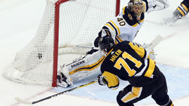 Воскресенье. Питтсбург. "Питтсбург" - "Бостон" - 6:5 ОТ. Шайба Евгения МАЛКИНА (71) принесла победу "Пингвинам".