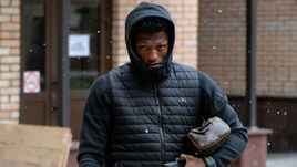 Понедельник. Москва. Лужники. ЗЕ ЛУИШ не ответил на вопрос о "Брайтоне", зато показал большой палец на просьбу не уходить.