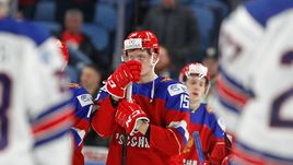 3 января. Баффало. США - Россия - 3:2. Защитник сборной России Анатолий ЕЛИЗАРОВ, как и вся команда, с трудом скрывает расстройство после проигрыша в четвертьфинале МЧМ.