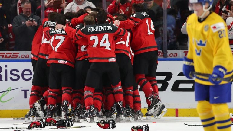 Игроки сборной Канады празднует победу на МЧМ-2018. Фото AFP Игроки сборной Канады празднует победу на МЧМ-2018. Фото AFP