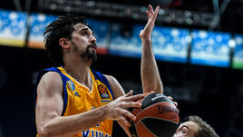 29 декабря 2017 года. Мытищи. "Химки" - "Барселона" - 65:79. В атаке Алексей ШВЕД.