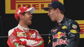 Даниил КВЯТ (справа) и Себастьян ФЕТТЕЛЬ.