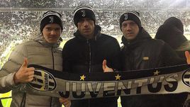 То самое фото Павла ПОГРЕБНЯКА (в центре) с братьями в Турине.