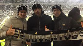 То самое фото Павла ПОГРЕБНЯКА (в центре) с братьями в Турине.