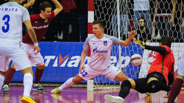 Кудзиев нокаутирует лидера