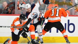 Еще один российский форвард покинет НХЛ