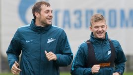 Артем ДЗЮБА (слева) и Олег ШАТОВ.