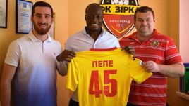 Потенциальный новичок ЦСКА Сесе Франк ПЕПЕ (в центре).