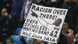 В 2013 году Яя Туре обвинил фанатов ЦСКА в уханье в свой адрес. Три следующих домашних матча армейцы провели с пустыми трибунами.