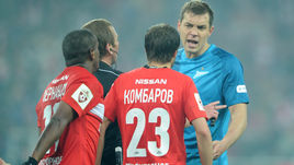 В "Спартак" Артем ДЗЮБА (справа) вряд ли вернется.
