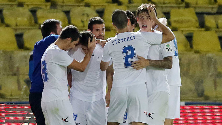 Александр ДОВБНЯ (справа). Фото ethnikosachnasfc.com Александр ДОВБНЯ (справа). Фото ethnikosachnasfc.com