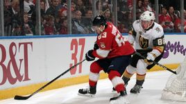 Пятница. Санрайз. "Флорида" - "Вегас" - 3:2 ОТ. Шайба Евгения ДАДОНОВА (№ 63) помогла хозяевам победить.