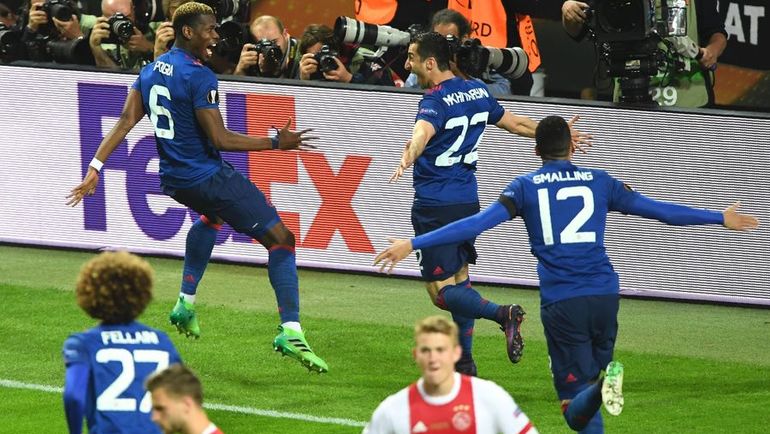 Генрих МХИТАРЯН (№22) празднует с партнерами забитый мяч. Фото AFP Генрих МХИТАРЯН (№22) празднует с партнерами забитый мяч. Фото AFP