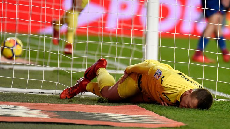Забивая гол, Денис ЧЕРЫШЕВ ударился о штангу. Фото AFP Забивая гол, Денис ЧЕРЫШЕВ ударился о штангу. Фото AFP