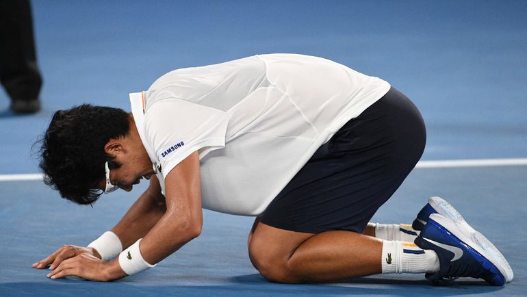 Понедельник. Мельбурн. Кореец ХЕН ЧОН празднует победу над Новаком ДЖОКОВИЧЕМ. Фото AFP Понедельник. Мельбурн. Кореец ХЕН ЧОН празднует победу над Новаком ДЖОКОВИЧЕМ. Фото AFP