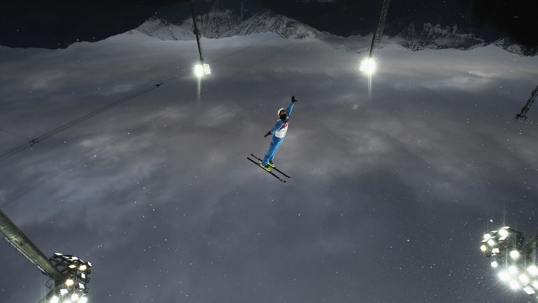 Фристайл в темном сочинском небе. Фото REUTERS Фристайл в темном сочинском небе. Фото REUTERS