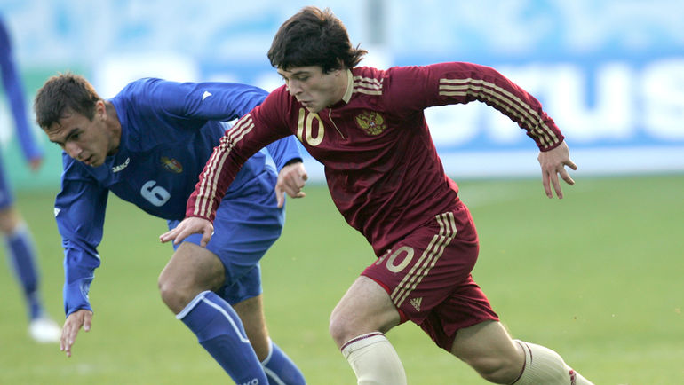 Игорь ГОРБАТЕНКО (№10) в молодежной сборной России. Игорь ГОРБАТЕНКО (№10) в молодежной сборной России.