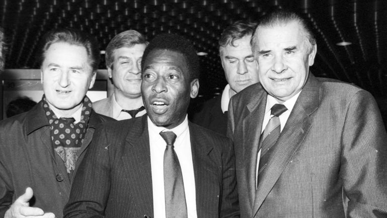 Алексей ПАРАМОНОВ, ПЕЛЕ и Лев ЯШИН. Фото Федор АЛЕКСЕЕВ Алексей ПАРАМОНОВ, ПЕЛЕ и Лев ЯШИН. Фото Федор АЛЕКСЕЕВ