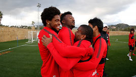 Вчера. Марбелья. ЛУИЗ АДРИАНУ, ЗЕ ЛУИШ, ФЕРНАНДУ и Лоренсо МЕЛЬГАРЕХО (слева направо) на тренировке "Спартака". Кто станет их новым партнером - станет известно в ближайшее время.