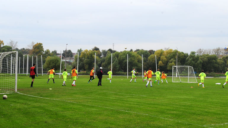 Тренировочная площадка в Бронницах. Здесь будет тренироваться сборная Аргентины во главе с Лионелем Месси. Фото Никита УСПЕНСКИЙ Тренировочная площадка в Бронницах. Здесь будет тренироваться сборная Аргентины во главе с Лионелем Месси. Фото Никита УСПЕНСКИЙ
