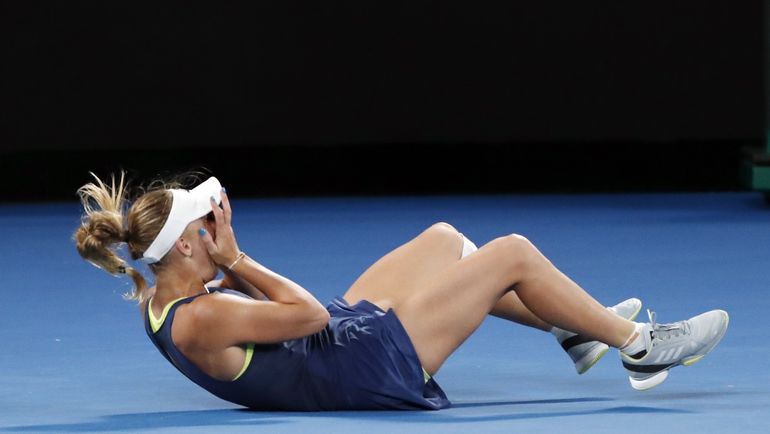Каролин ВОЗНЯЦКИ празднует победу над Симоной Халеп в финале Australian Open. Фото REUTERS Каролин ВОЗНЯЦКИ празднует победу над Симоной Халеп в финале Australian Open. Фото REUTERS