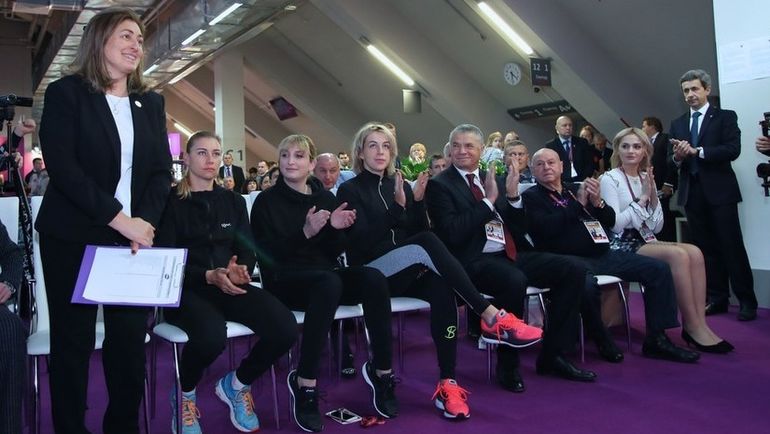 Суббота. Санкт-Петербург. Вера ЗВОНАРЕВА, Тимеа БАЧИНСКИ и Анастасия ПАВЛЮЧЕНКОВА на жеребьевке St. Petersburg Ladies Trophy. Фото formulatx.com Суббота. Санкт-Петербург. Вера ЗВОНАРЕВА, Тимеа БАЧИНСКИ и Анастасия ПАВЛЮЧЕНКОВА на жеребьевке St. Petersburg Ladies Trophy. Фото formulatx.com