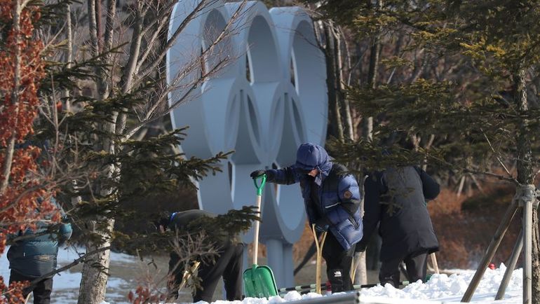 На лыжном курорте Альпенсия заканчиваются последние приготовления. Фото AFP На лыжном курорте Альпенсия заканчиваются последние приготовления. Фото AFP