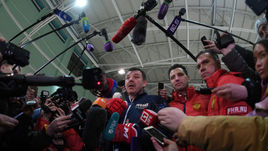 Сегодня. Новогорск. Открытую тренировку сборной посетило множество журналистов. Не все они понимали, что тут делают.